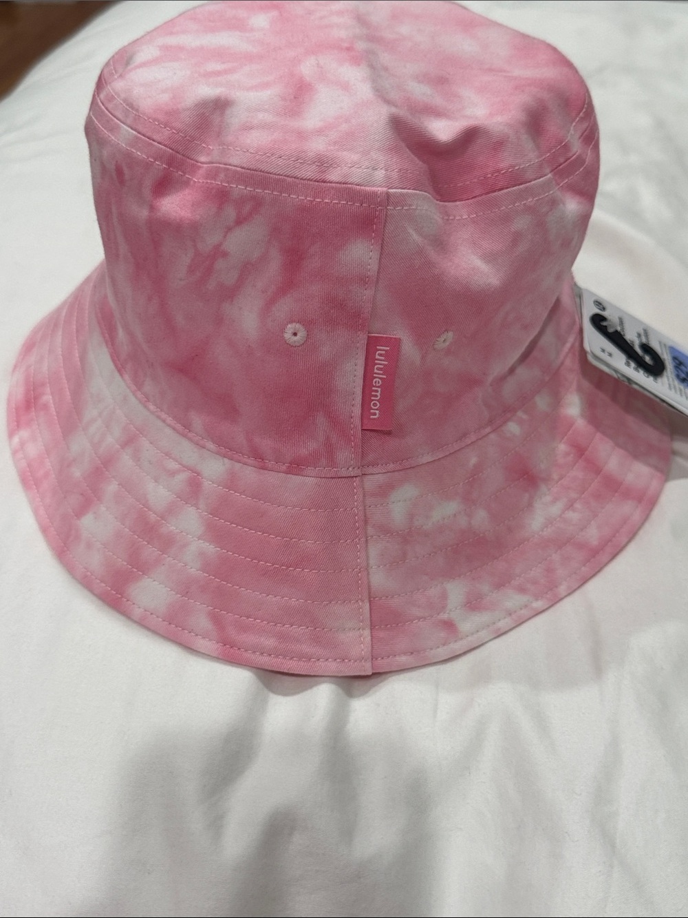 lululemon reversible pink tie-dye interior bucket hat NWT